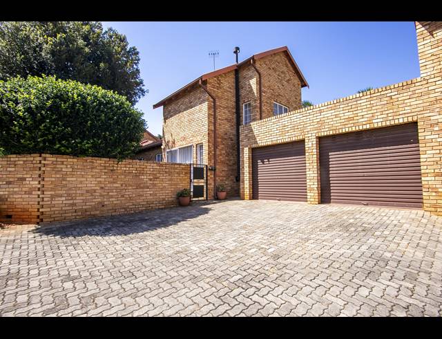 2 BEDROOM TOWNHOUSE TO LET IN FAIRLAND